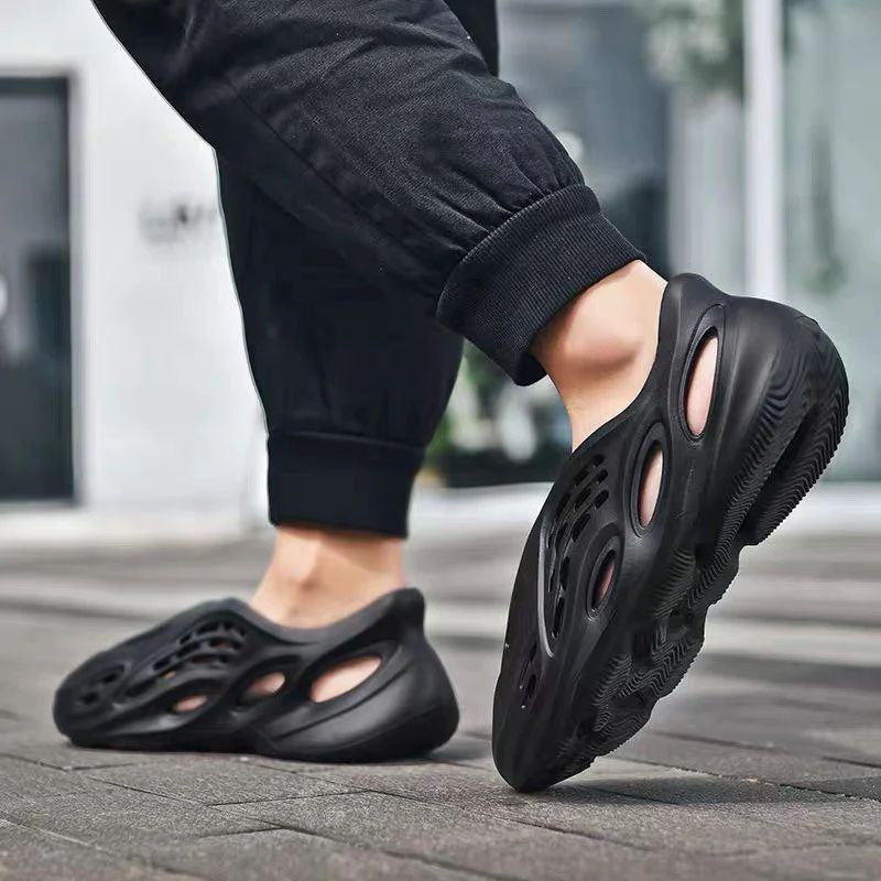 Yeezy Foam Runner "Carbon"  🖤