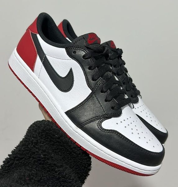 Jordan 1 low "Black Toe" 🎈