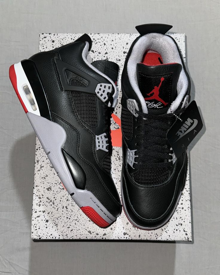 Jordan 4 retro "Bred Reimagined"