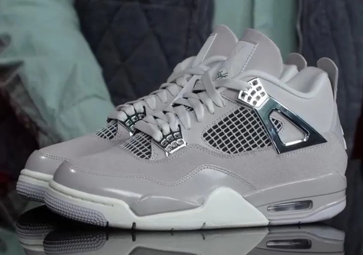 Jordan 4 "Frozen Moments" ❄️