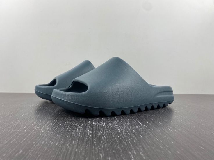 Yeezy Slide "Slate Marine"