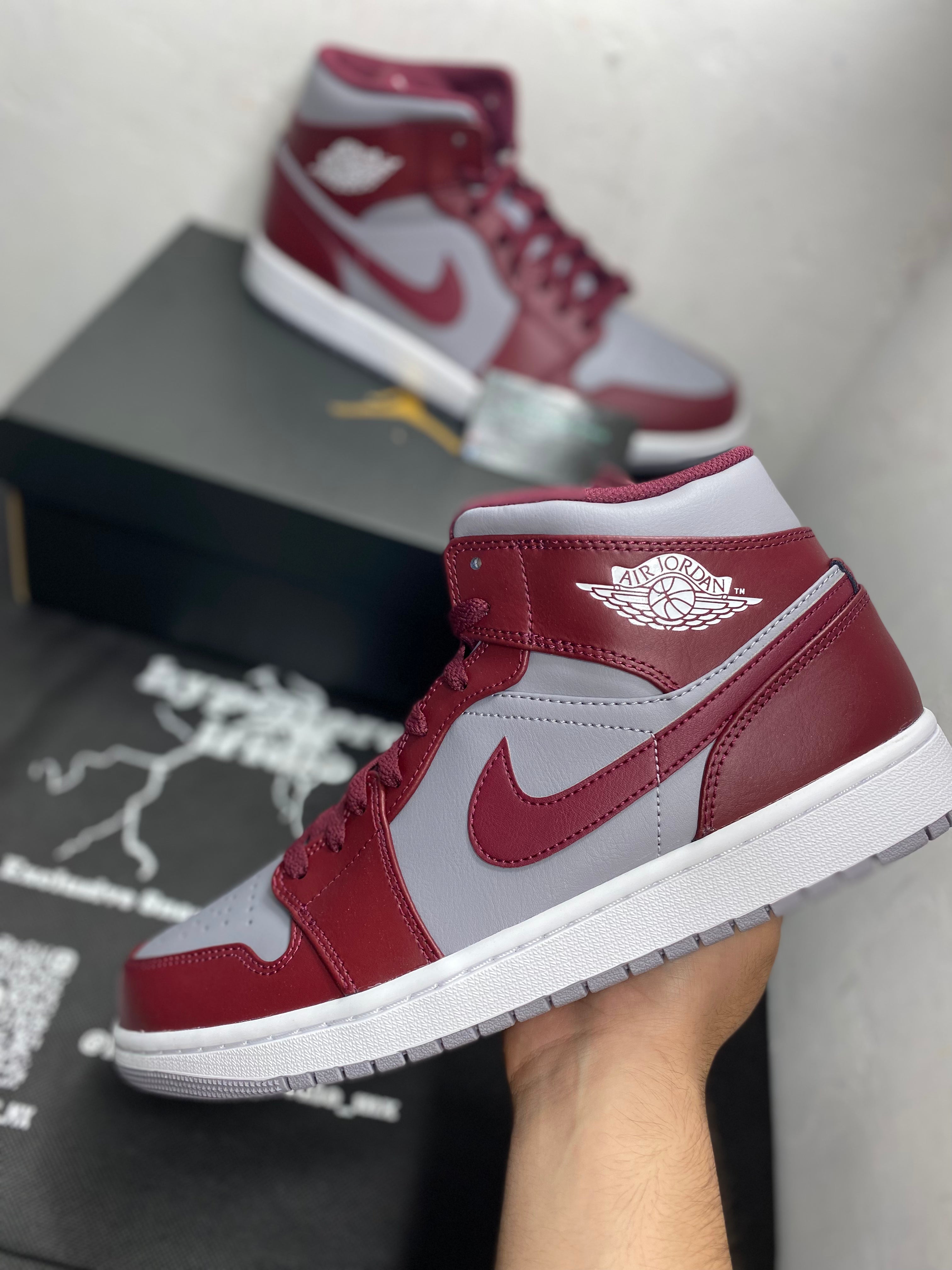 Jordan 1 Mid “Team Red”