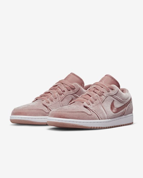 Jordan 1 low "Pink Velvet"